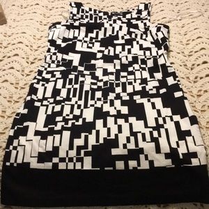 Min sleeveless 👗 abstract white background 10